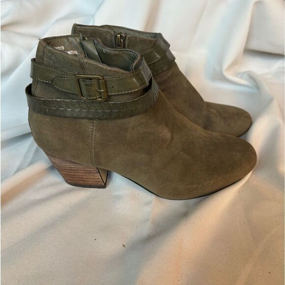 2.5” Olive Green Side Zipper Slip On Ankle Boots Cato Size 8 EPC - Picture 1 of 9